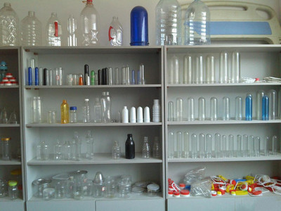 供應(yīng)廠家生產(chǎn)yc-b2型一出二全自動(dòng)吹瓶機(jī)-臺(tái)州黃巖涌昌機(jī)械廠